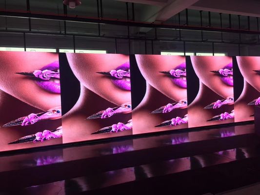 IP31 格付け ネットワーク制御 室内固定 LED ディスプレイ P2.6 LED 画面 モール広告用