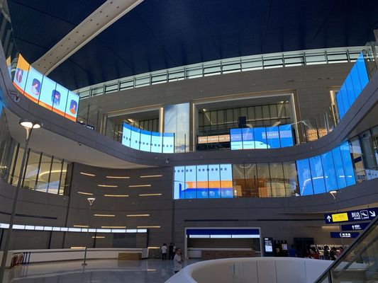 インダース P7.8 透明 LED ディスプレイ デジタル LED ビデオ メッシュ 調整可能
