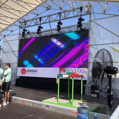 最新の屋外レンタルLEDスクリーン P1.5625 P1.953 P2.6 Mm 7680 Hz パネル カーブ型スクリーン ステージショーイベントおよび屋外広告マシン