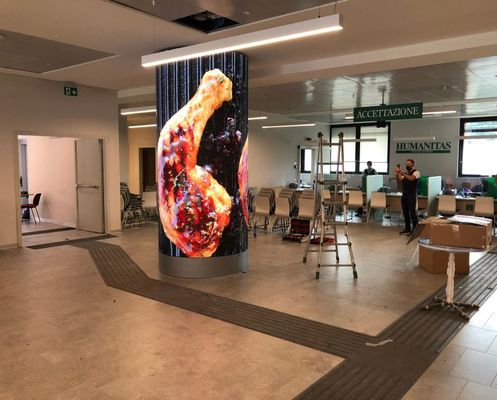 パーソナライズされたフルカラー円筒型LEDディスプレイP1.8mm インダースパネル 240*120mmサイズ