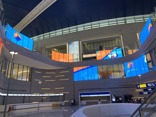 インダース P7.8 透明 LED ディスプレイ デジタル LED ビデオ メッシュ 調整可能