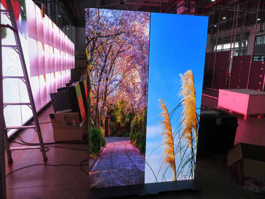 GOB P1.5mm P1.8mm P2mm 屋内 LED ポスター スクリーン、バナー用、トレードショー ストア用ホイール付きポータブル LED ビデオ ウォール